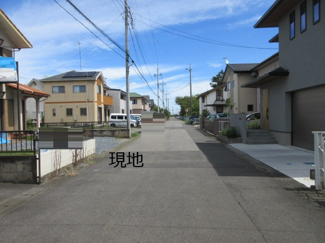 中古戸建　熊谷市上須戸1089-196（リフォーム住宅）の前面道路含む現地写真