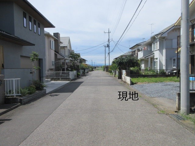 中古戸建　熊谷市上須戸1089-196（リフォーム住宅）の前面道路含む現地写真