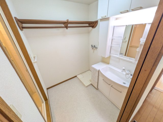 クレスト吉岡の洗面所