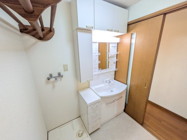 クレスト吉岡の独立洗面台