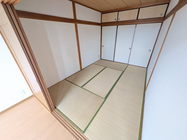 クレスト吉岡の和室