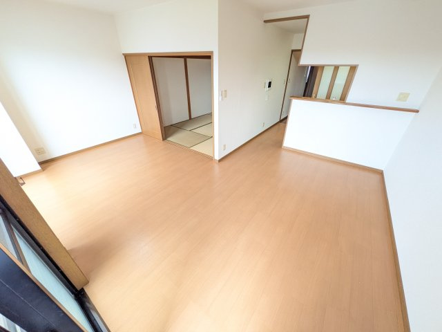 クレスト吉岡の居間・リビング