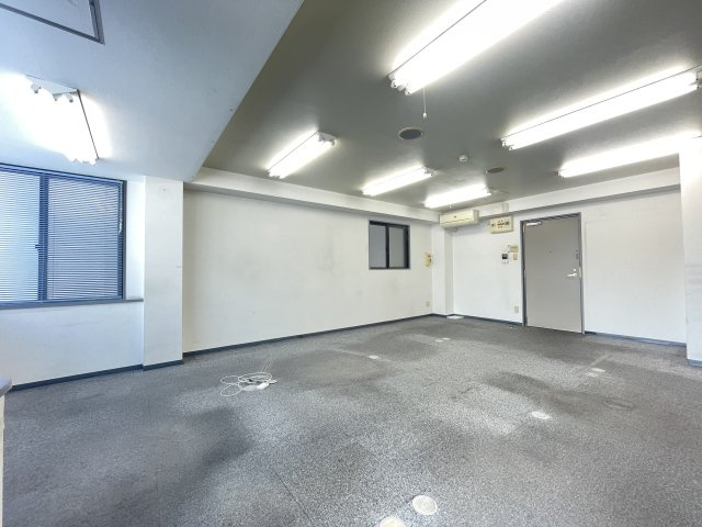 日本プロパティビルの内装