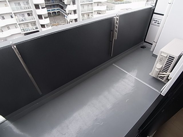 神戸市兵庫区御崎本町１丁目の賃貸マンションのバルコニー