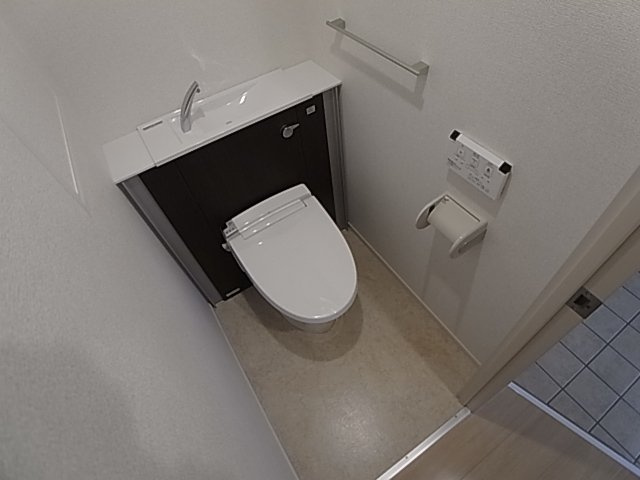 神戸市兵庫区御崎本町１丁目の賃貸マンションのトイレ