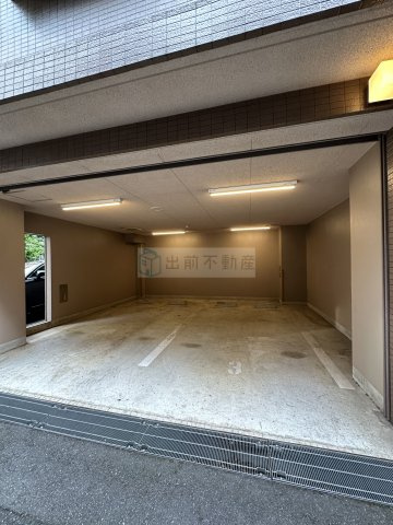 パークキューブ本郷の駐車場