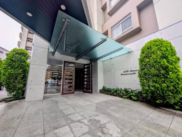 エイルマンション諏訪野町のエントランス|オートロック付きで安心です★