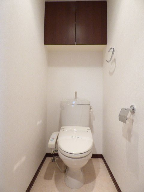 エイルマンション諏訪野町のトイレ|嬉しい温水洗浄便座付きです♪