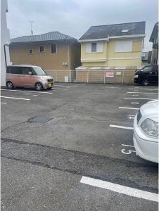 メイトーシェスタの駐車場