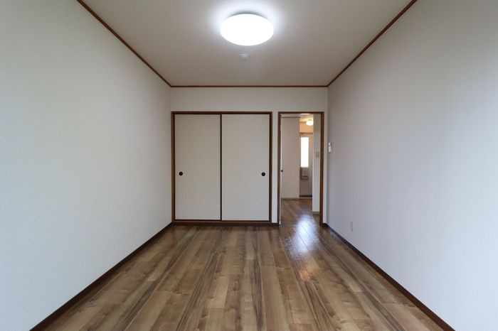 セジュール大松の洋室