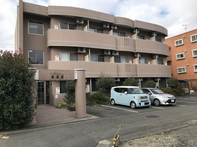 リヴェールの駐車場