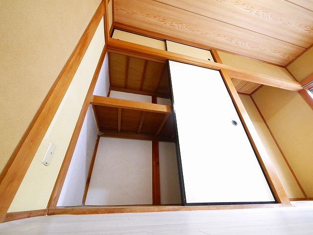 あやめ池南３丁目戸建ての玄関