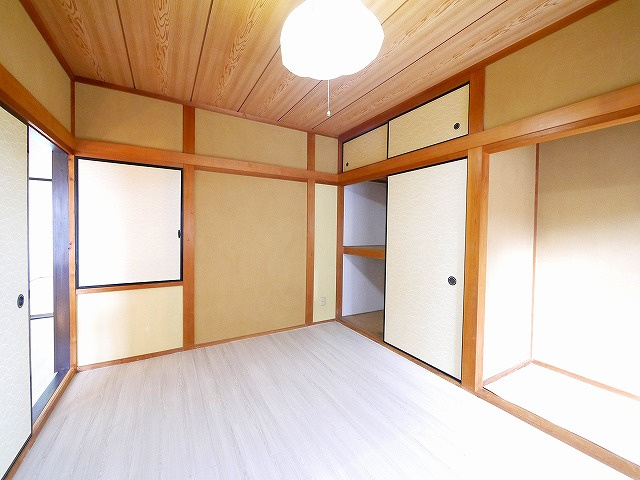 あやめ池南３丁目戸建ての洋室