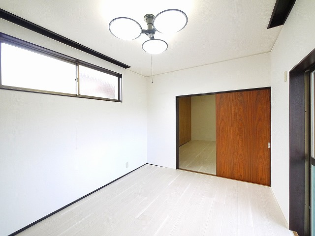 あやめ池南３丁目戸建ての洋室
