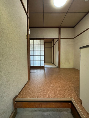 【玄関】 | 第一花園荘 | 玄関から室内への景観です！玄関から入るとすぐにキッチンがあります☆