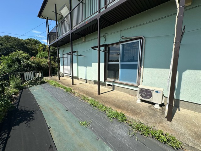 【バルコニー】 | 第一花園荘 | 窓の外にはお洗濯物を干せます！南向きなのでお洗濯物はお昼からでも乾きそう☆