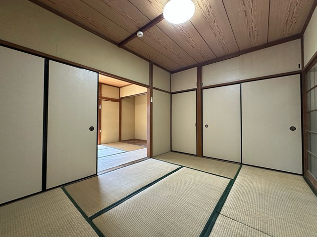 【和室】 | 第一花園荘 | 和室6帖☆押入れと収納スペースがあります♪荷物の多い方も安心の収納力です◎