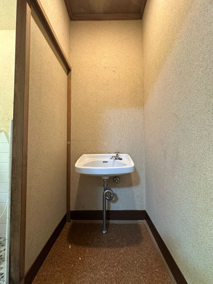 【洗面所】 | 第一花園荘 | 独立洗面台付き♪手洗いが出来て便利ですね☆