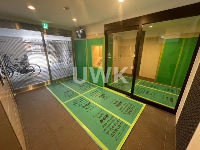 サクシード伏見車町セカンドのエントランス