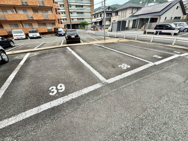 ブエナビスタ姫路青山イーストの駐車場