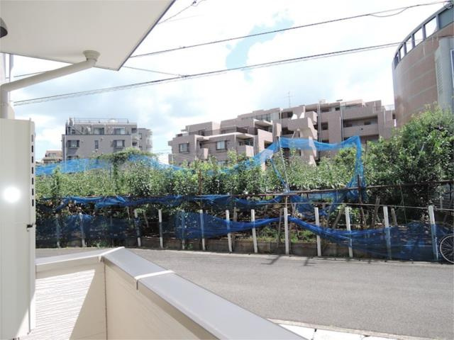 川崎市多摩区生田１丁目のアパートのバルコニー