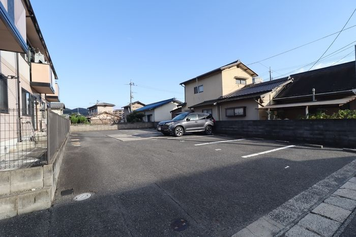 アカデミーO.S.の駐車場