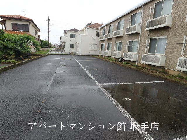 レオパレスカーサ　Ｔの駐車場