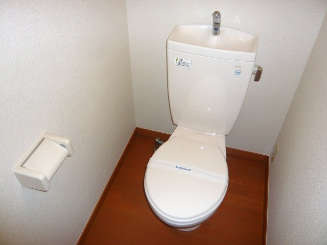 レオパレスカーサ　Ｔのトイレ|バス・トイレ別々です。