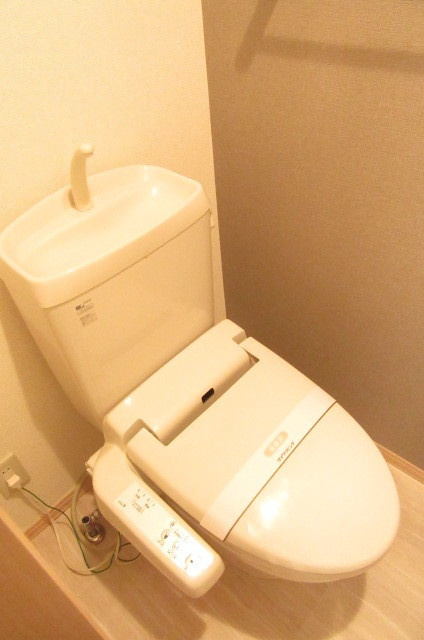 ドルフクレセント　参番館のトイレ|ウォシュレット付きトイレです。