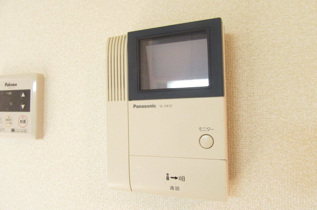 ドルフクレセント　参番館のセキュリティ|モニター付きインターホンです。