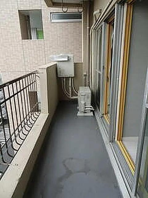 鶯谷マンションのバルコニー