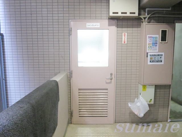 メインステージ王子駅前のその他共用部分|1階の奥にコインランドリーあります☆