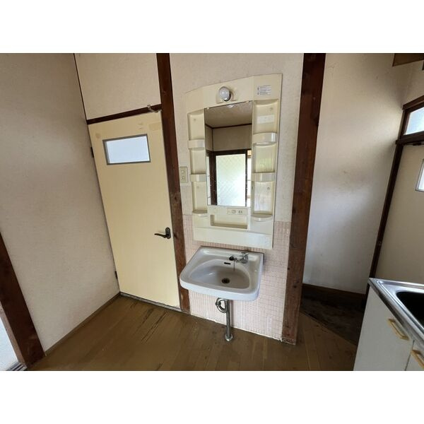竜美台2丁目借家の洗面所