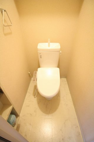 【トイレ】 | ヴィラ小谷田 | 退去前のため、別部屋のお写真です。