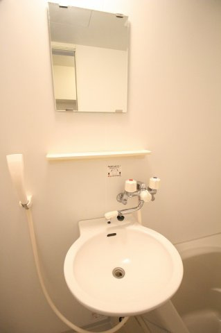 【洗面所】 | ヴィラ小谷田 | 退去前のため、別部屋のお写真です。
