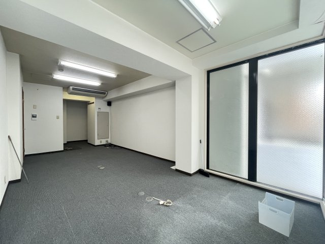 日本プロパティビルの内装