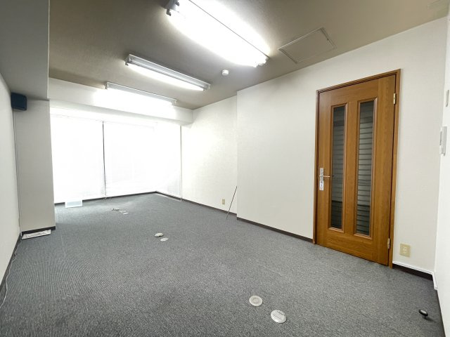 日本プロパティビルの内装