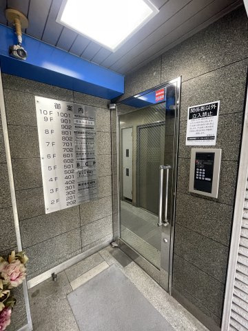 日本プロパティビルのエントランス