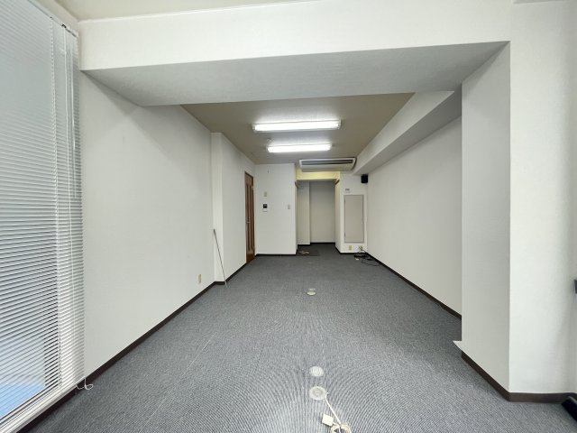 日本プロパティビルの内装