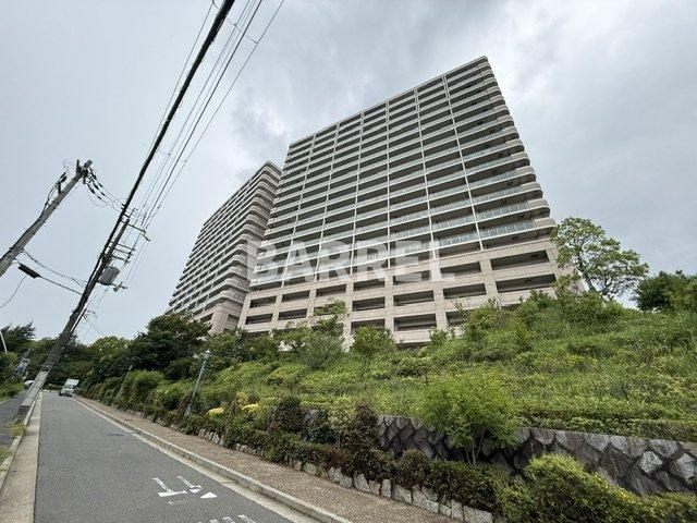 リバーガーデン千里中央あかり絵のみちC棟の外観