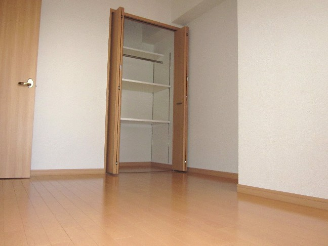 【寝室】スリーウェイ金山