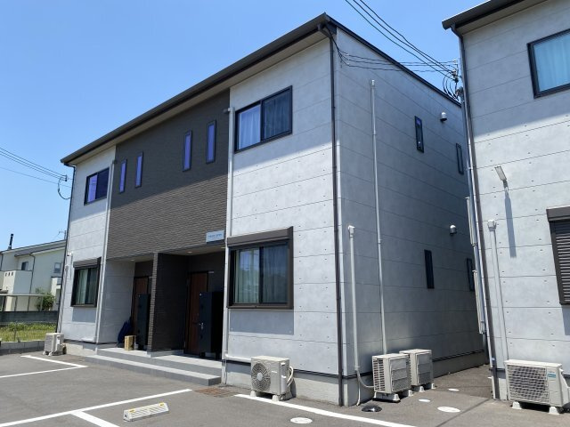 メゾンキャレA棟の外観