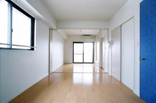【居間・リビング】 | 新品家具付きマンション清川27(KaGood福岡)