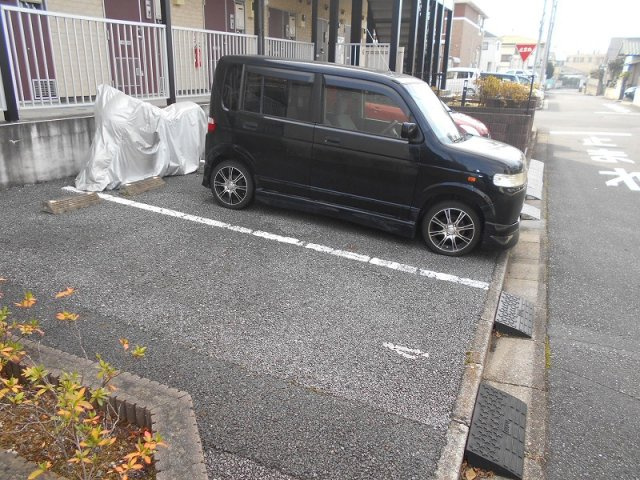 レオパレスＩＳＬＡＮＤの駐車場