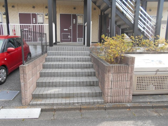 レオパレスＩＳＬＡＮＤのエントランス