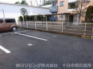 【駐車場】 | 屋根無し駐車場　※空要確認