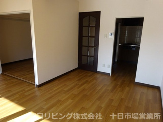 【居間・リビング】 | LDK約15帖（同間取り違う階のお部屋