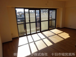 【居間・リビング】 | LDK約15帖（同間取り違う階のお部屋