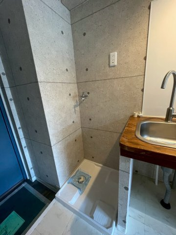 千葉市稲毛区黒砂１丁目の賃貸マンションのエントランス