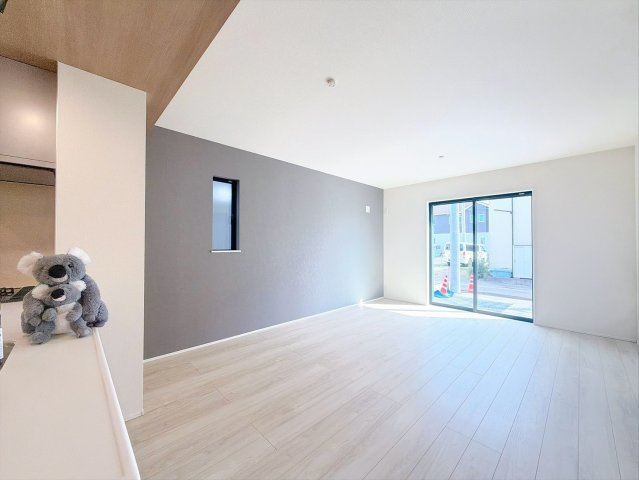 【居間・リビング】 | 高崎市下小鳥町　新築住宅 | 窓を開けるとスッーと爽やかな風を感じるリビング。家族の笑顔が集まる幸せな空間。